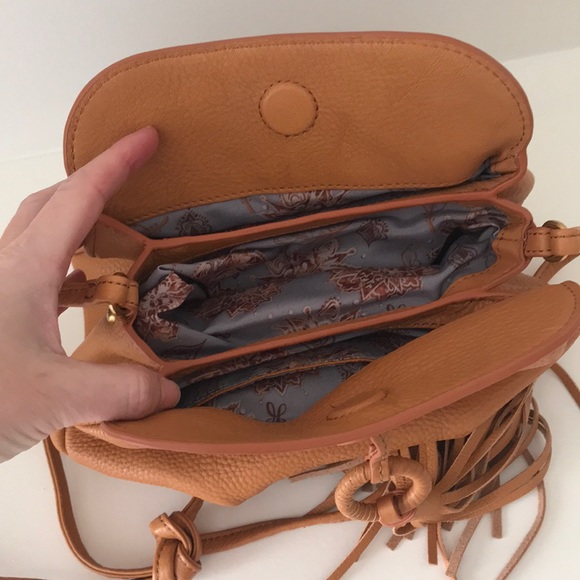 Hobo purse with tassel - used once! - Picture 5 of 8